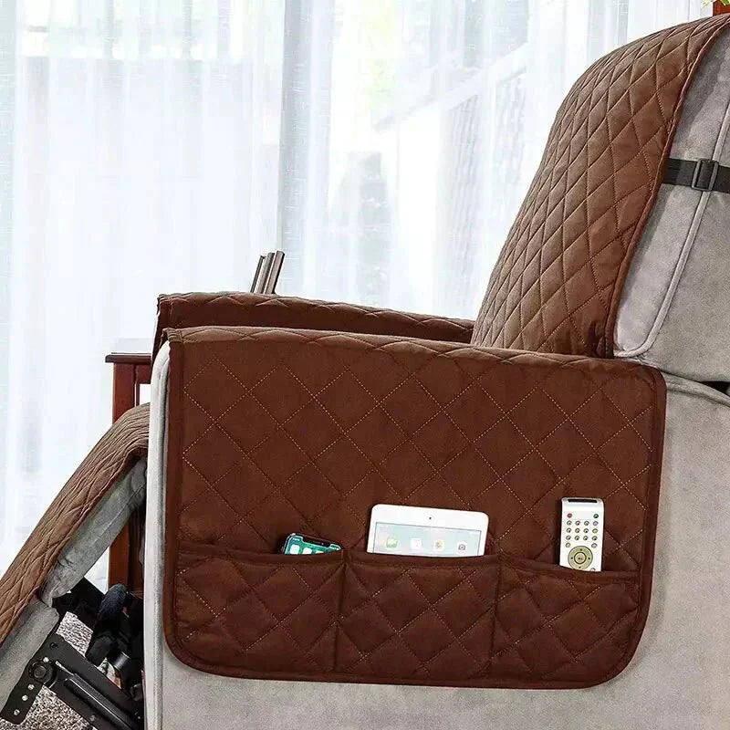 Brauner, gesteppter Sesselbezug mit Taschen, universell, weich, für Wohnzimmermöbel.