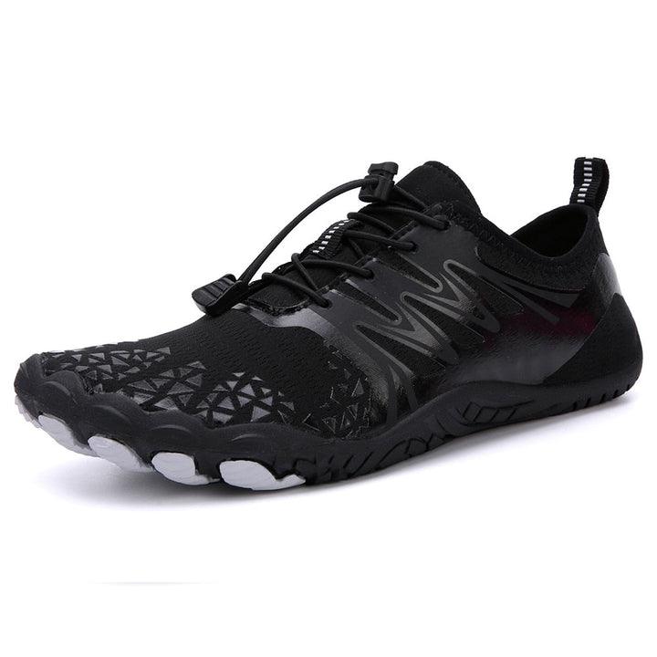 Schwarzer Barfußschuh, atmungsaktiv, rutschfest, ideal für Outdoor-Aktivitäten.