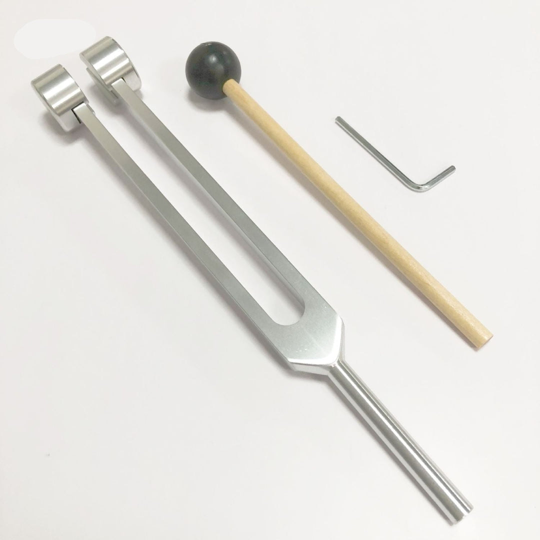 Stimmgabel-Set aus Silber mit rundem Kopf, 24,5 cm, inkl. Holzklöppel und Inbusschlüssel.