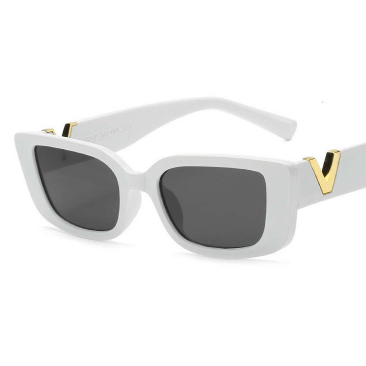 Weiße Sonnenbrille, rechteckig, goldene Details, UV-Schutz, modisch, Accessoire.