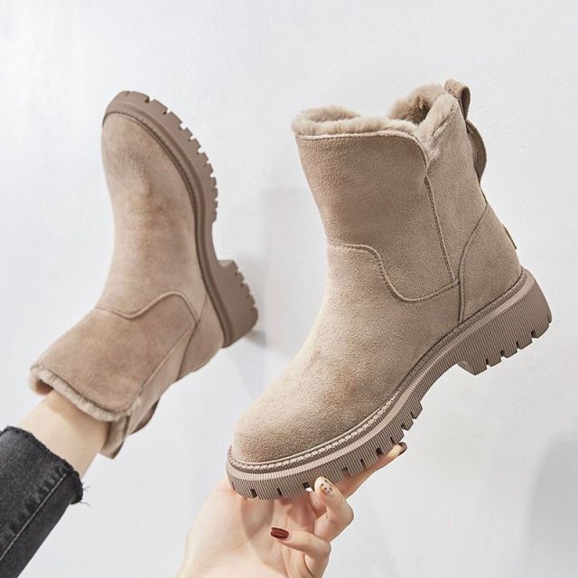 Beige Damen-Winterstiefel, warm gefüttert, rutschfeste Sohle, modisch und bequem.