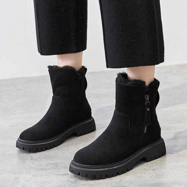 Schwarze Damen-Winterstiefel, warm gefüttert, rutschfeste Sohle, modisch und bequem.