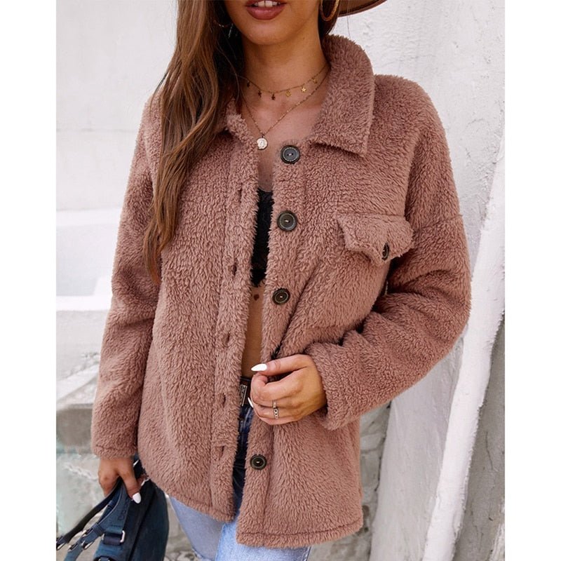 Damen Teddyjacke braun, langärmelig, Reverskragen, Knopfleiste, lässig, modisch.