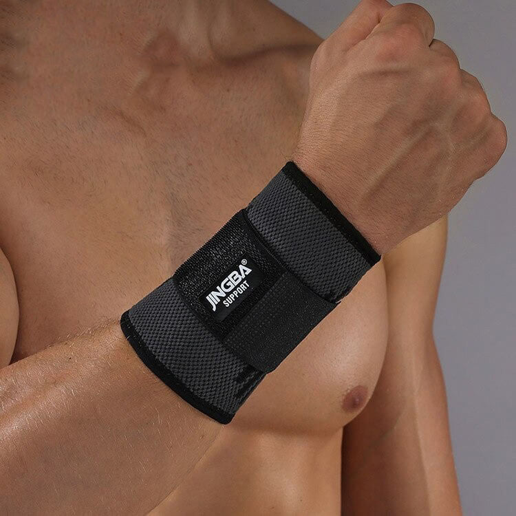 Schwarze Handgelenkbandage, atmungsaktiv, elastisch, für Sport und Unterstützung.