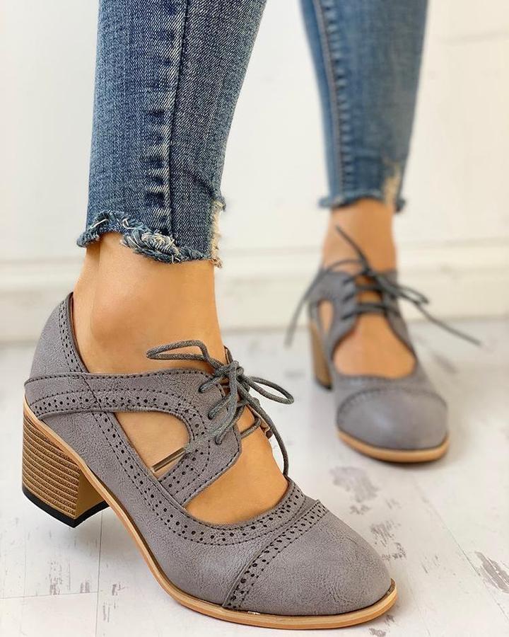 Graue Damen-Oxfordschuhe mit Blockabsatz, geschnürt, aus Lederimitat, modisch, bequem.