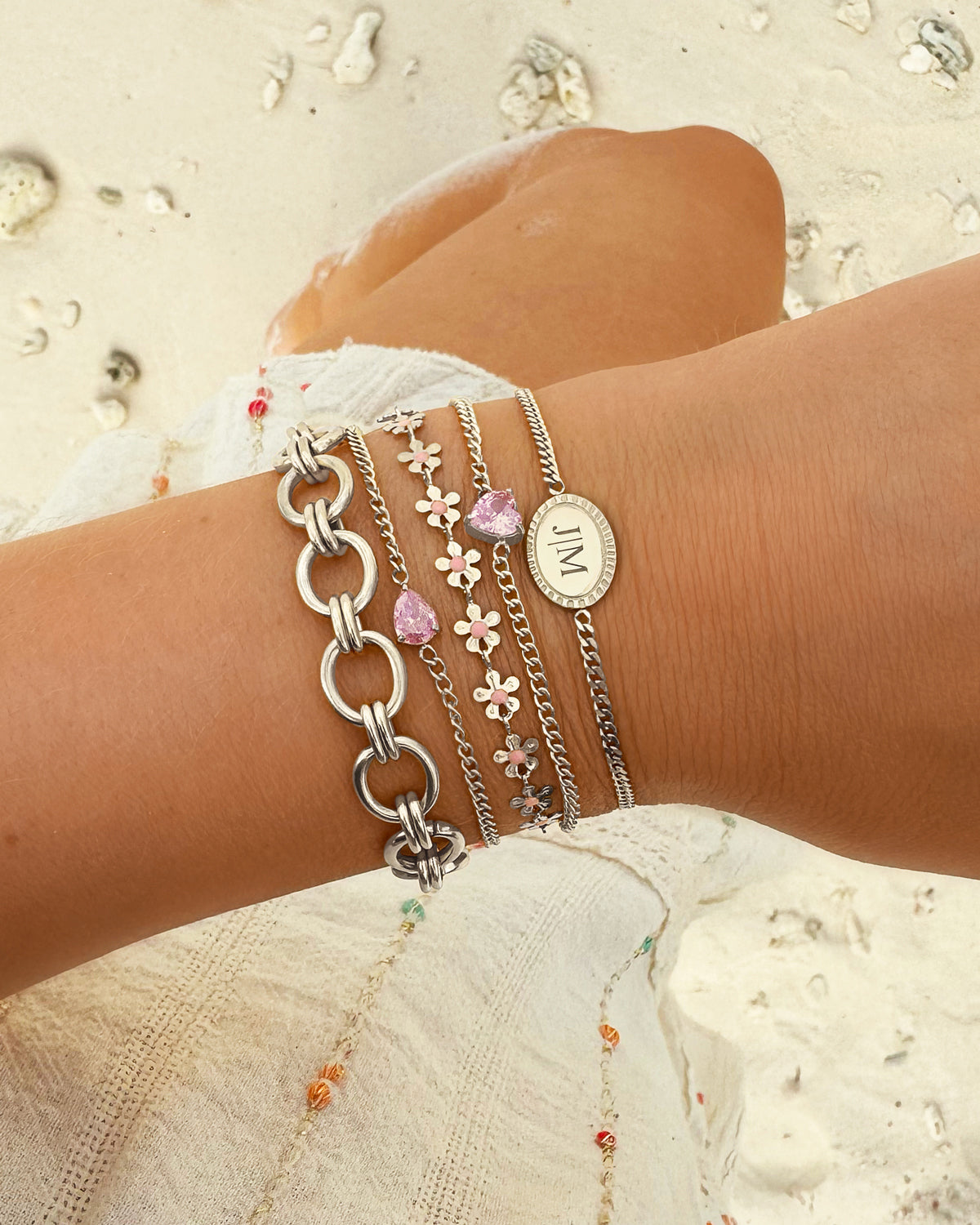 Silberne Armbänder Damen, rosa Akzente, Strand, modisch, Schmuck, Sommeraccessoire